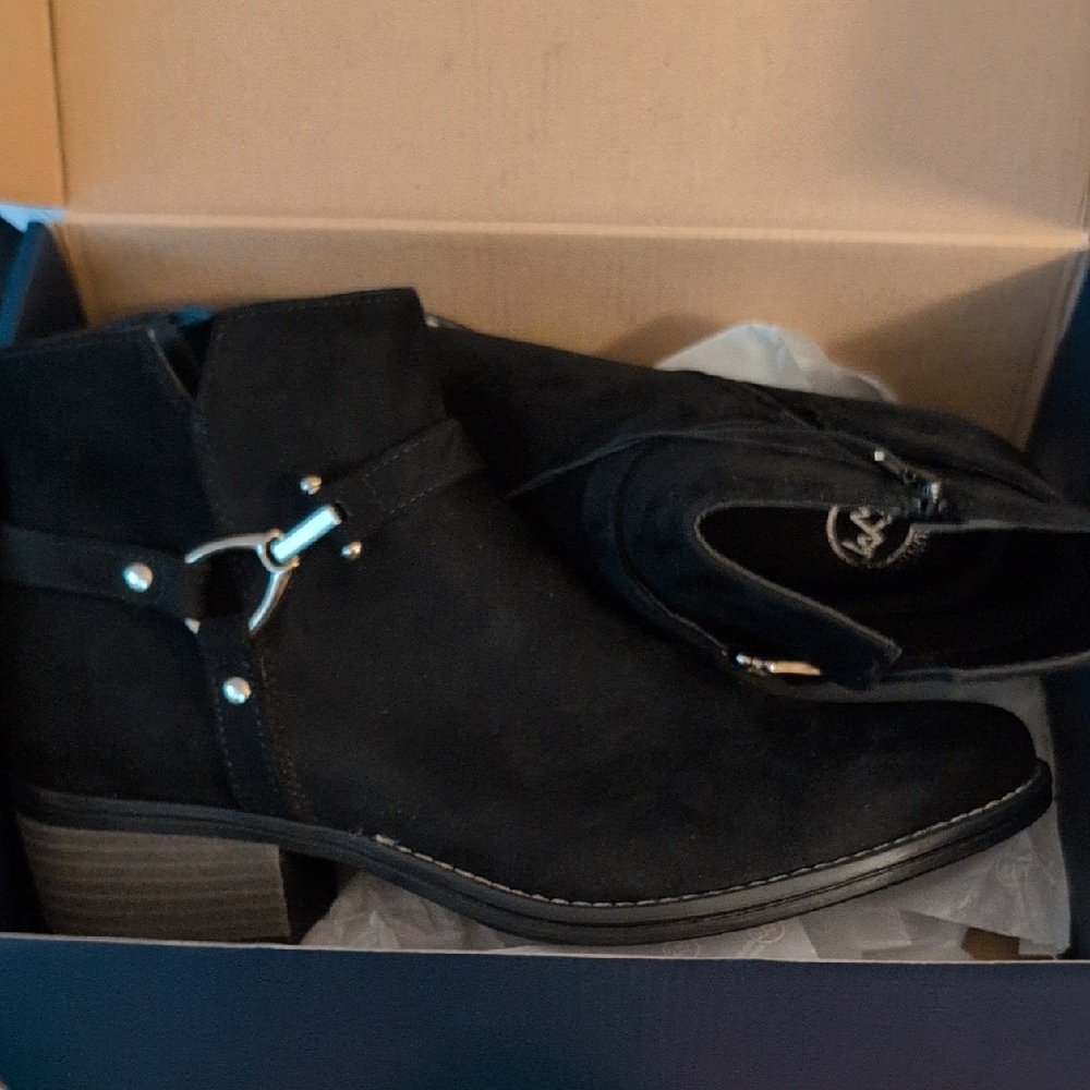 White Mountain Black Ankle Boots